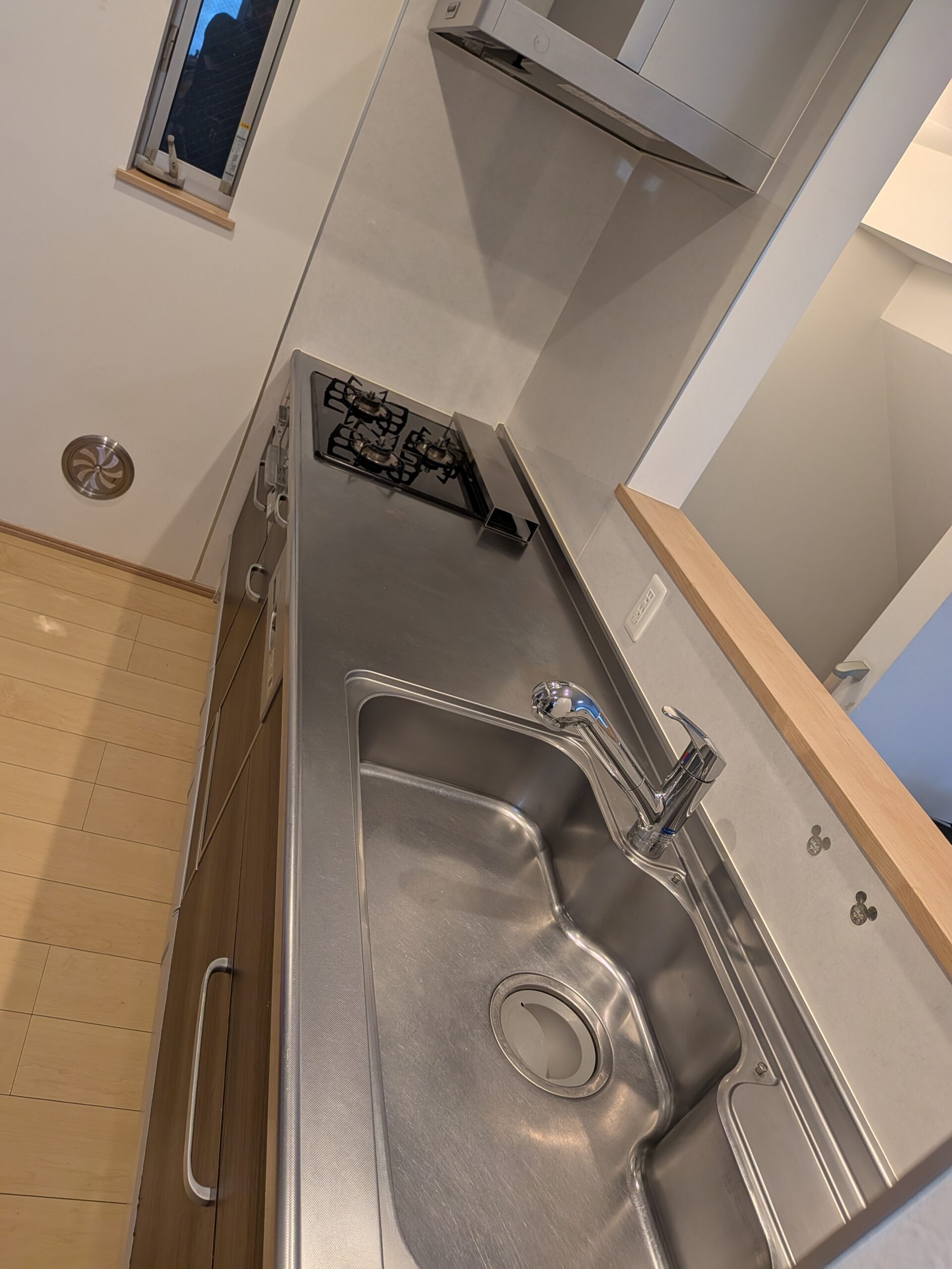 墨田区のリピーター様Ｏさん一戸建てご自宅の年末大掃除水周りプレミアムクリーニング＋居室の床面洗浄クリーニングワックス仕上げをしました！