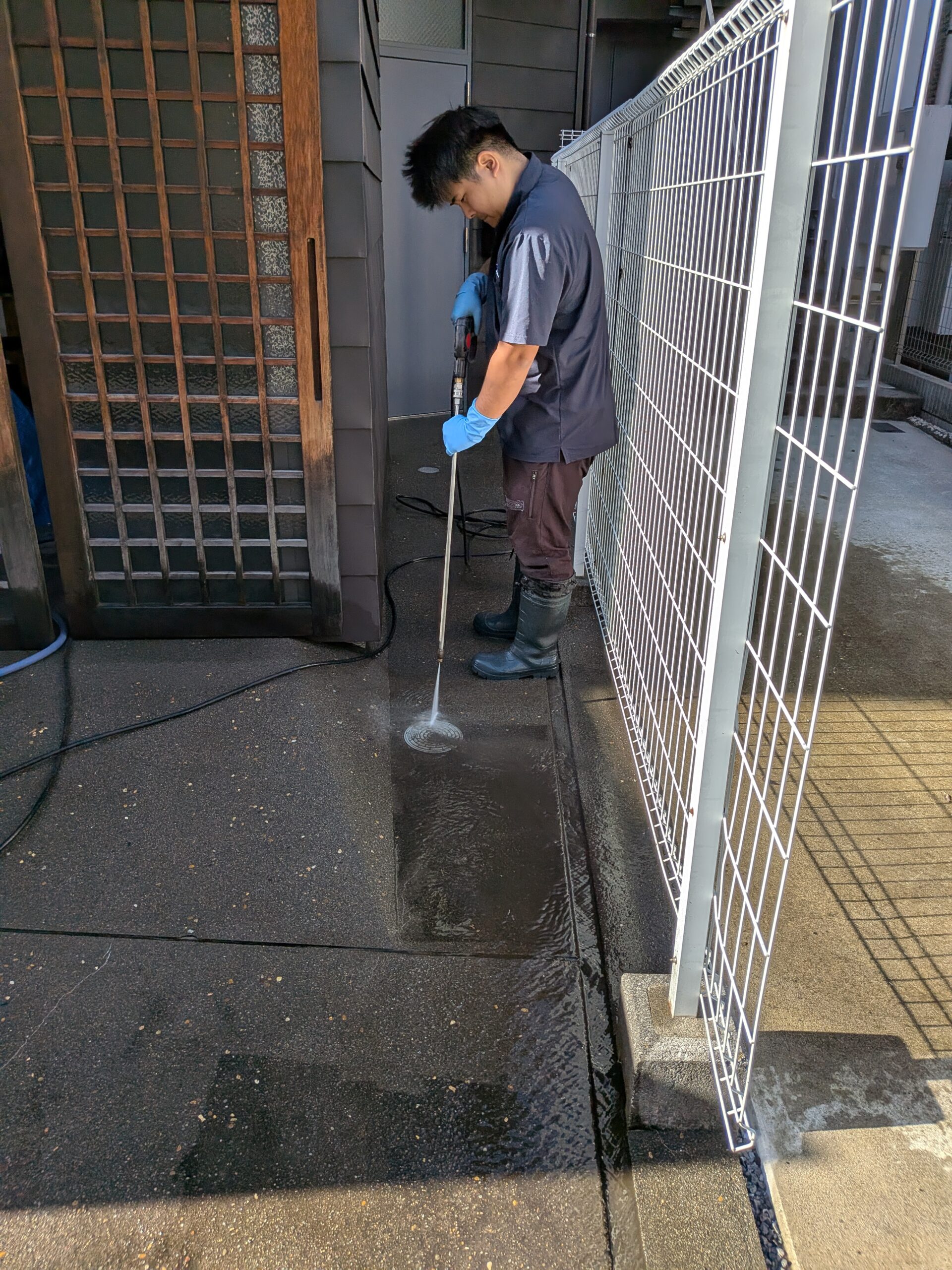 東京都渋谷区恵比寿の戸建てK様リピーター様のエントランス高圧洗浄クリーニングを実施しました！